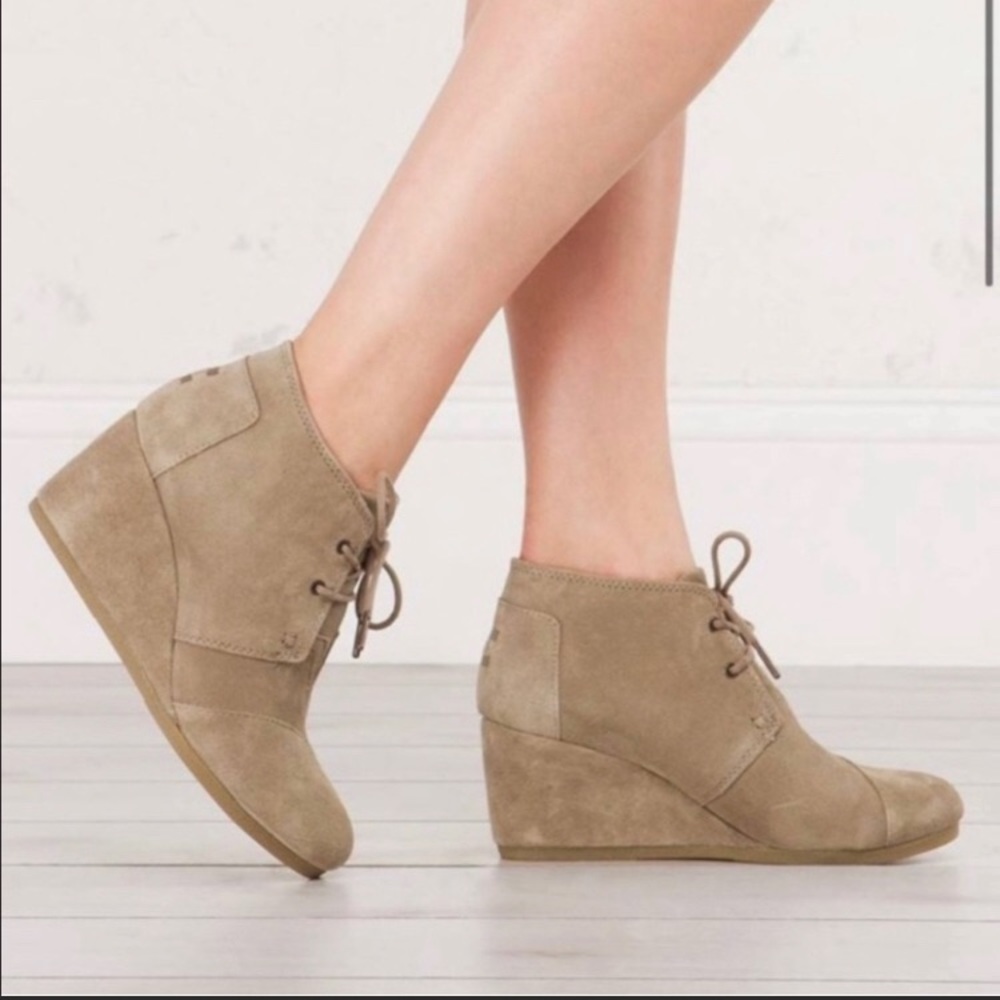 TOMS (Size 8.5) Suede Desert Wedge Booties